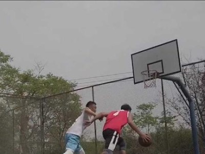打篮球，争防守之密（以密集防守提升篮球技巧，掌握胜利的关键）