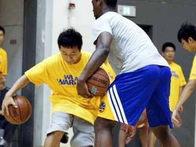 打造强悍篮球防守，攻敌破招（有效的篮球防守方法和关键技巧）
