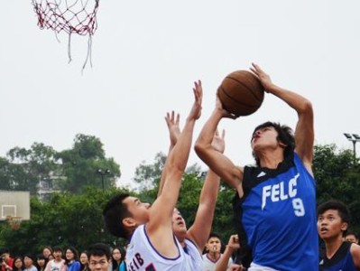 青少年篮球人盯人防守技巧（提升篮球技战术水平，从防守开始）