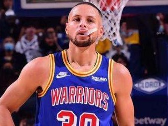 2021年NBA三分球球员排行榜揭晓（三分神射手们的火力全开，谁是真正的射手之王？）