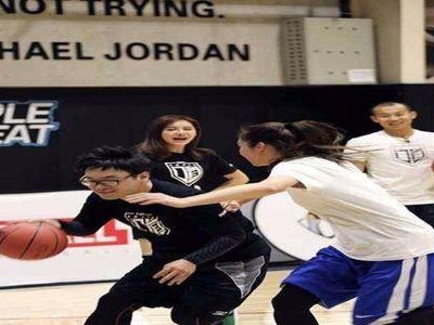 篮球1v1单挑的防守技巧（掌握关键技术，提高防守效果）